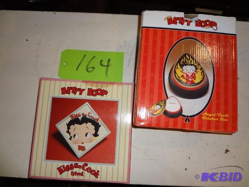 lot 164 image: Betty Boop Trivet and Trinket Box...