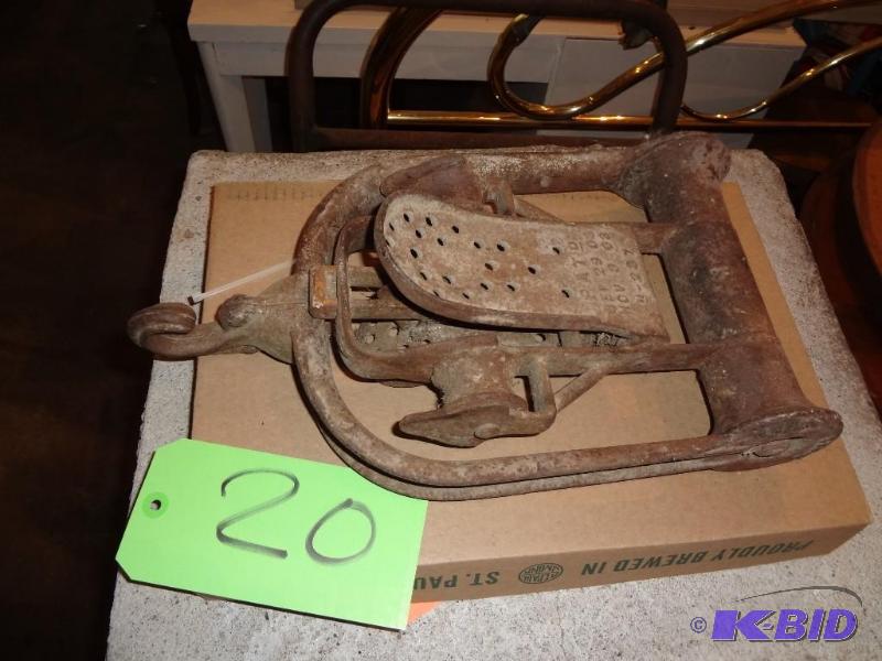 lot 20 image: Cool old Hat Mow Cast Piece...