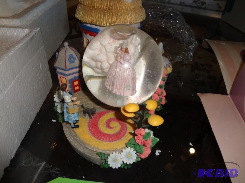 lot 233 image: Oz Snow Globe...