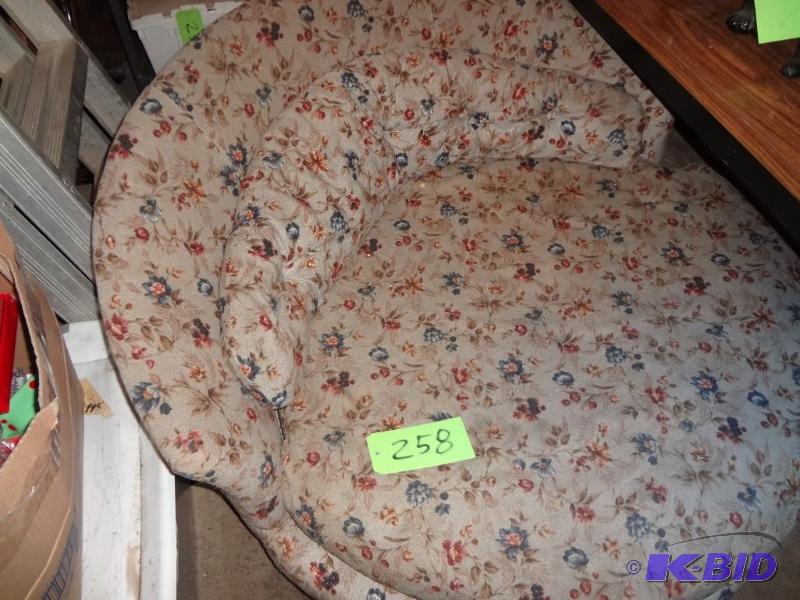 lot 258 image: Large Round Rolling Couch, needs cleaning but...