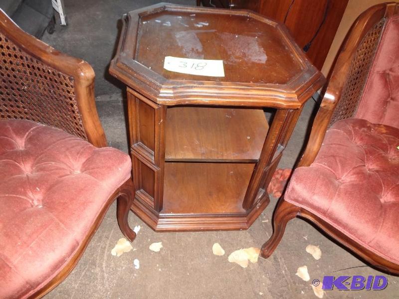 lot 318 image: Mid Century Table...