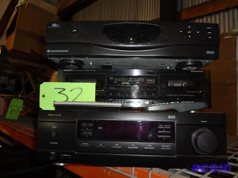lot 32 image: Stereo...