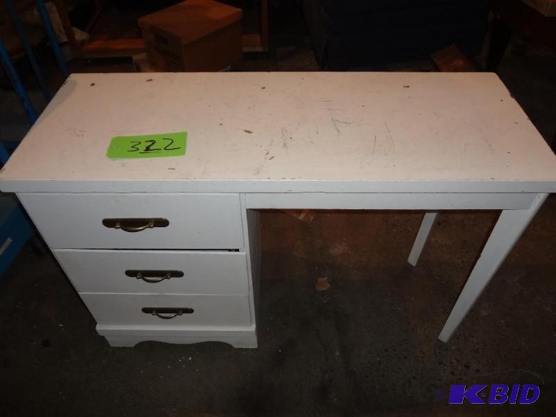 lot 322 image: Small Desk...