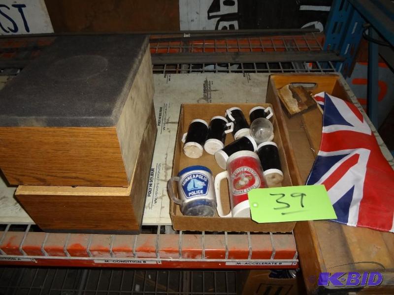 lot 39 image: Old Drawer, Hitachi Speakers, stuff...