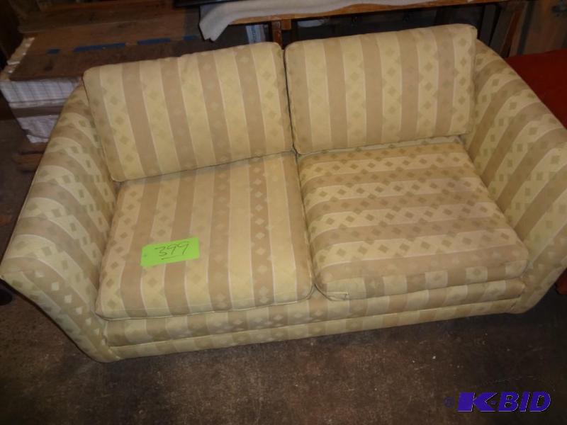 lot 399 image: Mid Century Patterned Settee, wheeled...