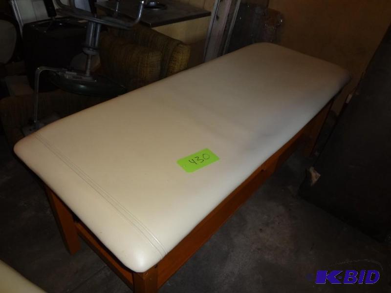 lot 430 image: Massage Table, Large, Heavy, will not fit in ...