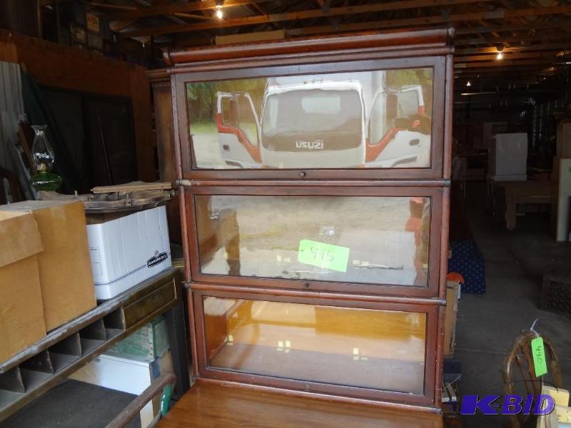 lot 445 image: 3 piece Barrister case, need hinge pins...
