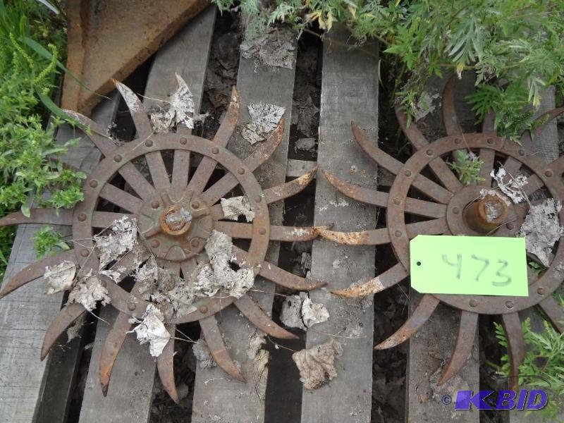 lot 473 image: Yard Art (2)...