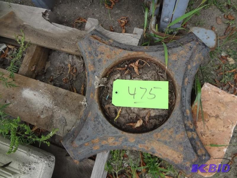 lot 475 image: Cast Street Light Base...