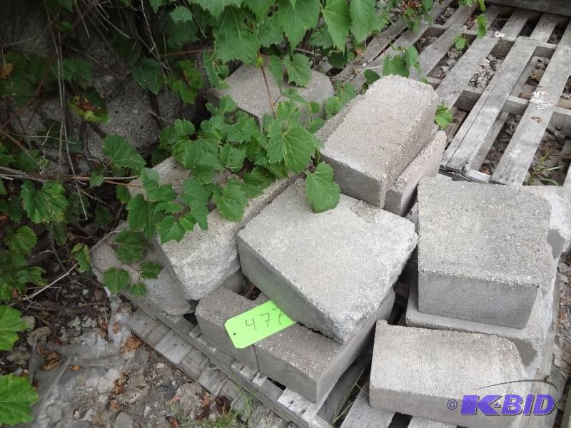 lot 477 image: Pallet of Stone Caps...