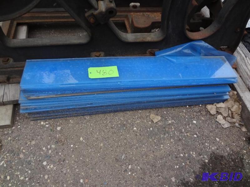 lot 480 image: Stack of clear Plexiglas Pieces...