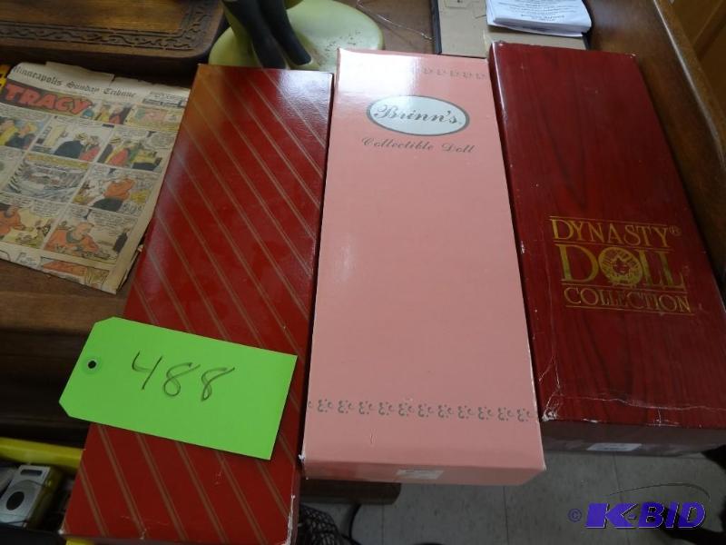 lot 488 image: Dolls(3)...