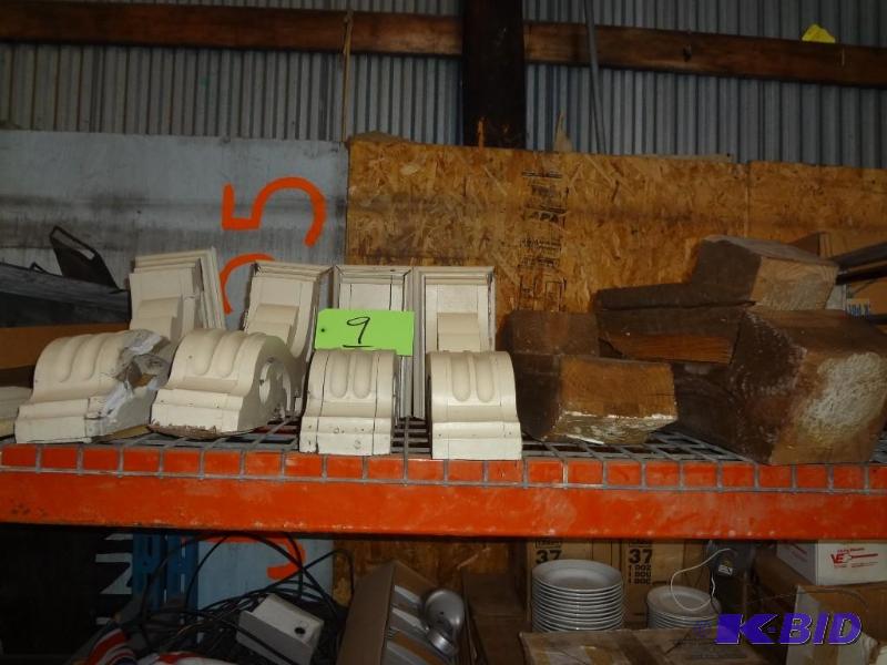 lot 9 image: Two Sets of Wooden Corbels, White ones 17 X 1...