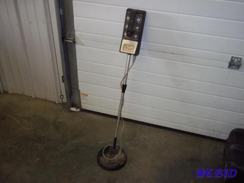 lot 108 image: Metal Detector Micronta 4003 Tested and works...
