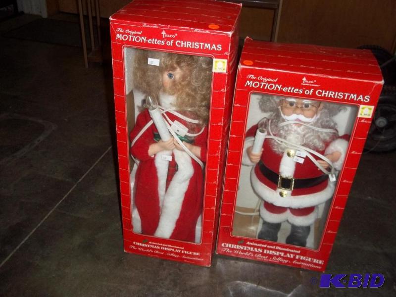 lot 114 image: Motion Santa and Mrs Claus Dolls...