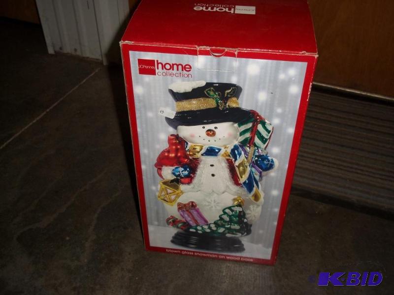 lot 133 image: Christmas Figurine...