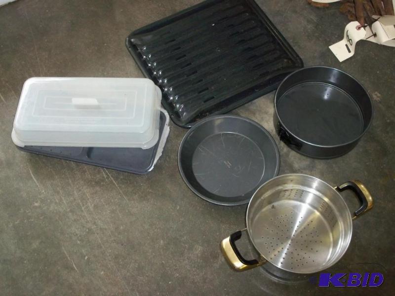 lot 138 image: Misc Baking pans with spring cake pan...