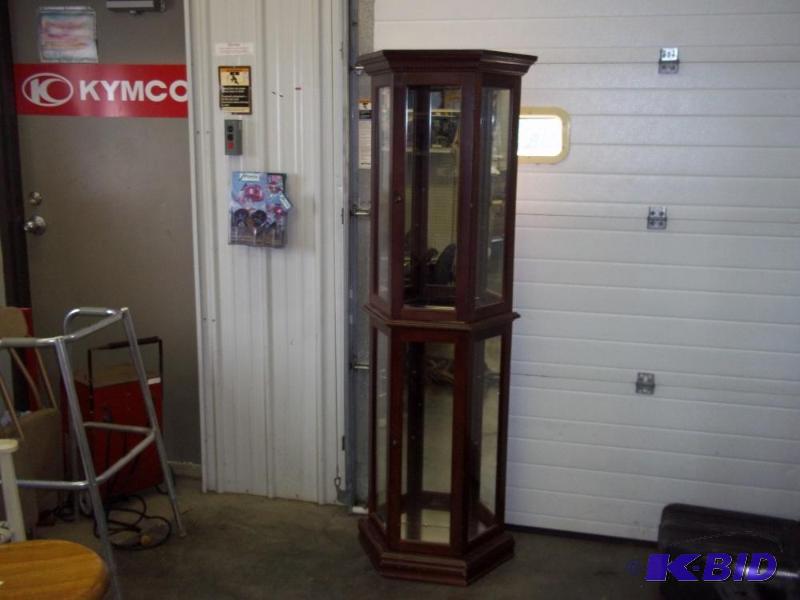 lot 14 image: Curio Cabinet...