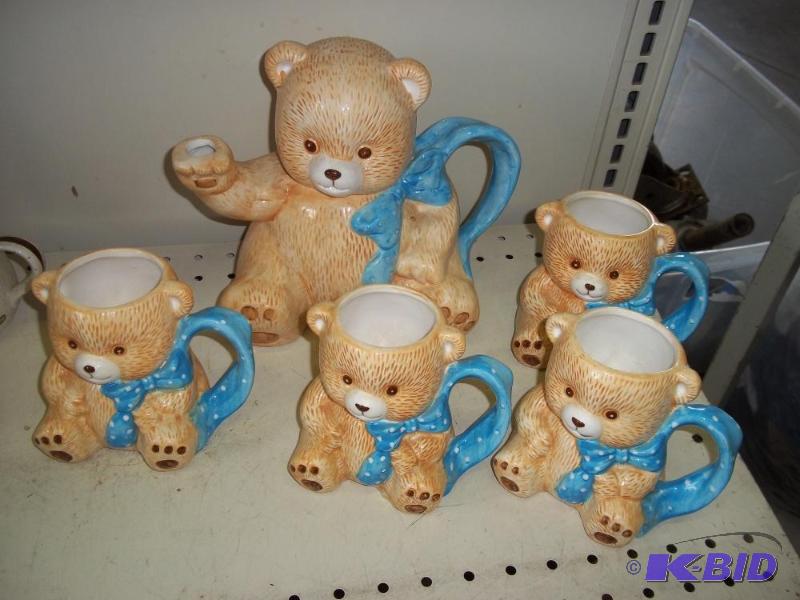 lot 148 image: Teddy Bear Server with cups...