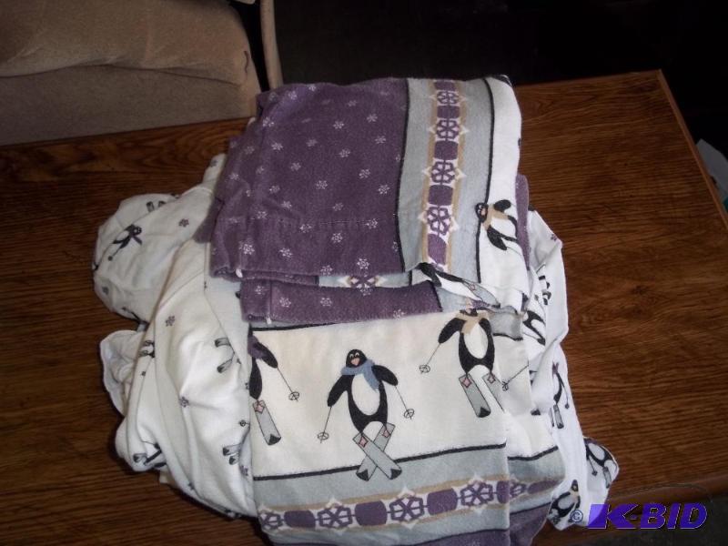 lot 152 image: Assorted Sheet Set  Penguins...