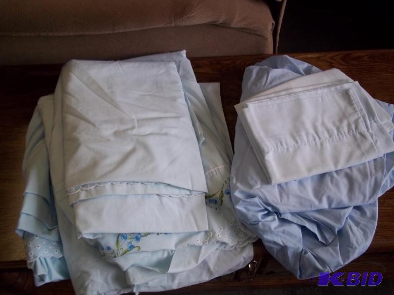lot 153 image: Assorted Sheet Sets  Blue and White...