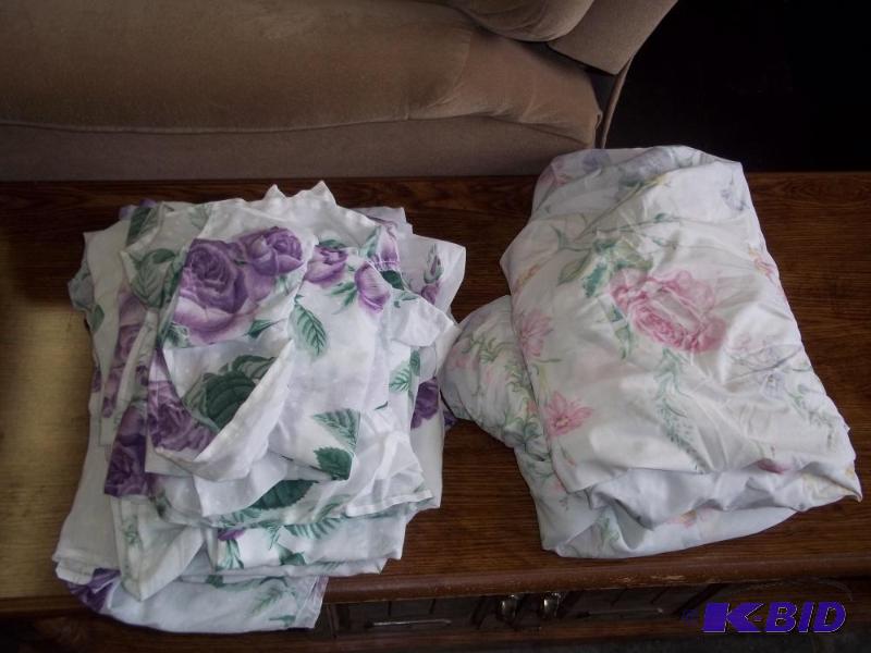 lot 159 image: Sheet sets  Flowered...