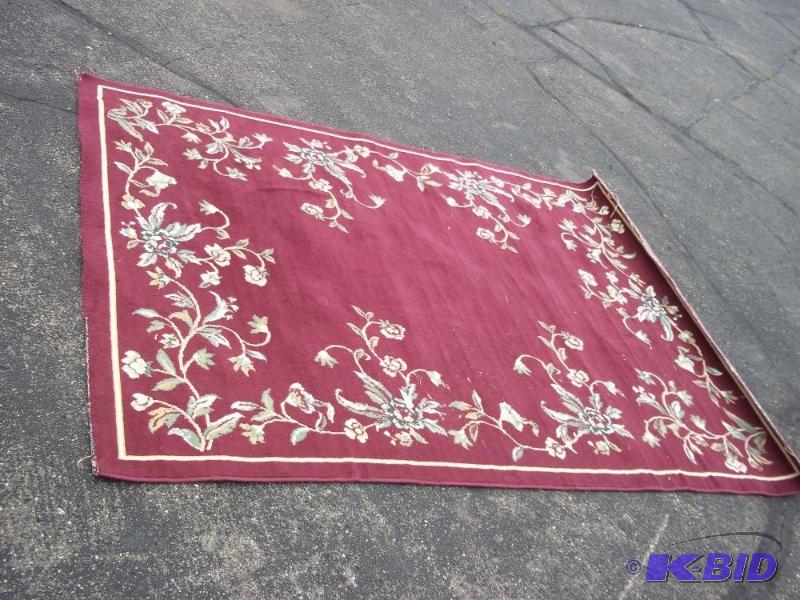 lot 172 image: Large Room Rug   5 ft 5 in X 7 ft 10 in ...