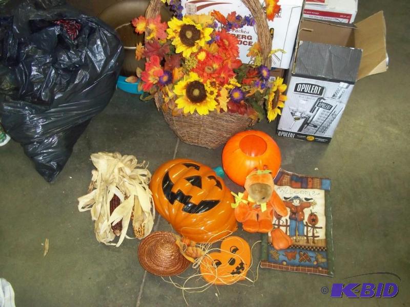 lot 228 image: Halloween Decor   Pumpkins  Basket of fall fl...