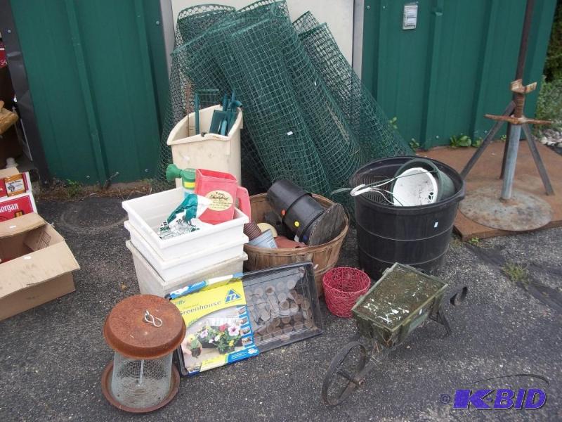 lot 235 image: Lot of Yard Items   Planters  Green Plastic F...
