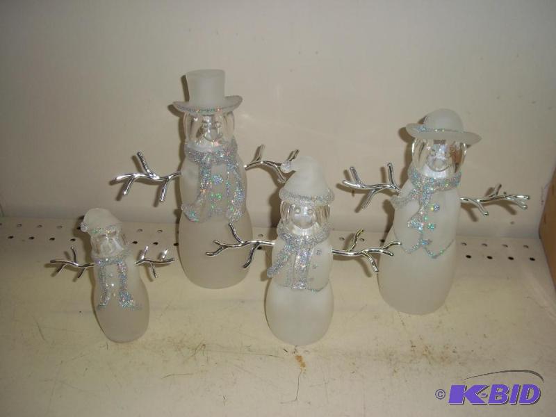 lot 248 image: Glass snowman family...