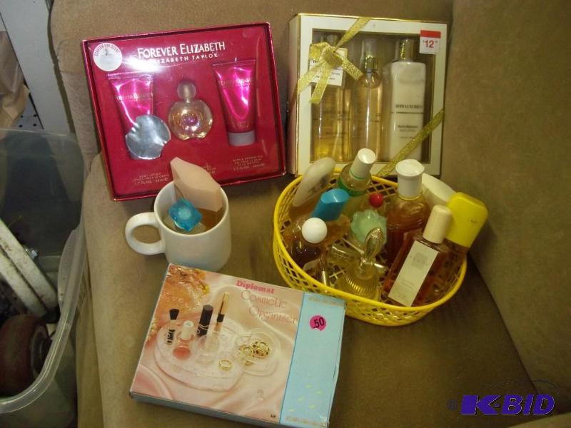 lot 253 image: Perfume Gift sets...