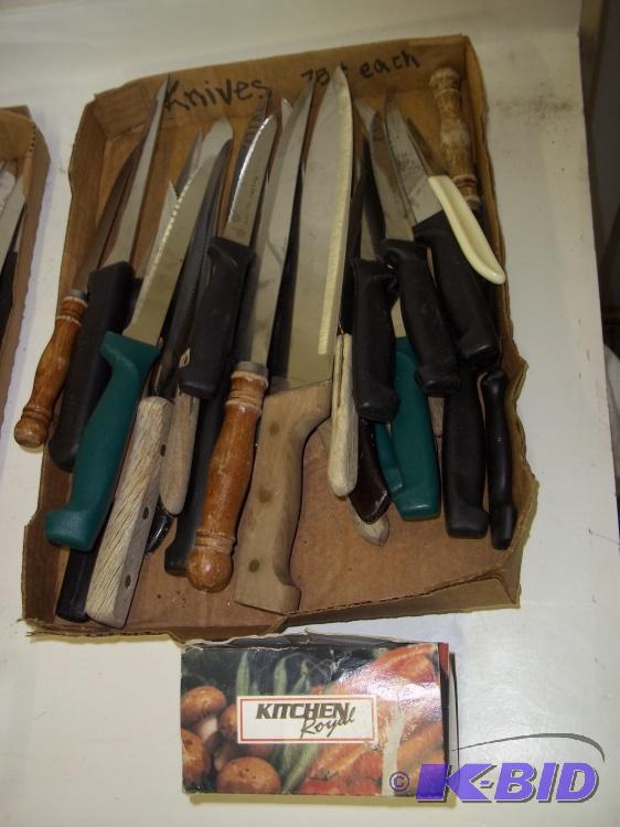 lot 273 image: Assortment of Knives and sharpener...