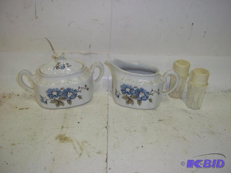 lot 287 image: Sugar and Creamer   Salt and Pepper shakers ...