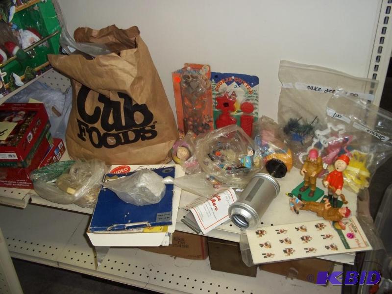 lot 312 image: Cake decorating  and cookie items...