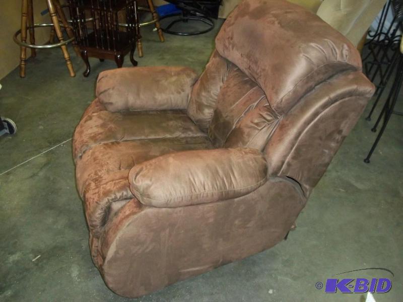 lot 325 image: Recliner...