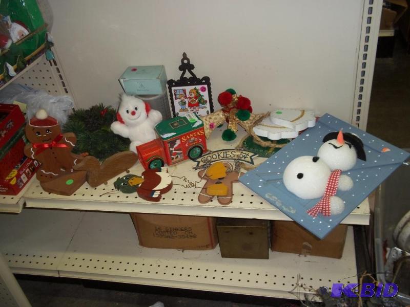 lot 330 image: Misc Christmas Decor...