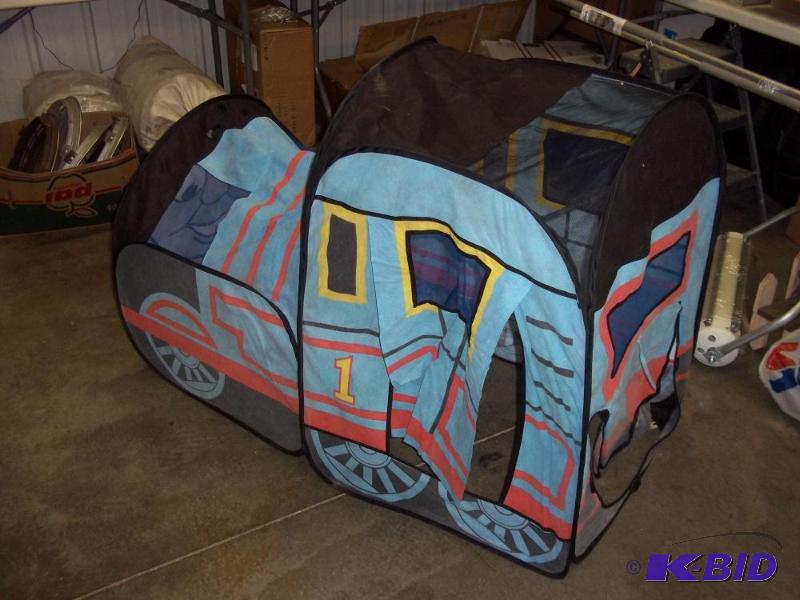 lot 67 image: Kids Play Tent...