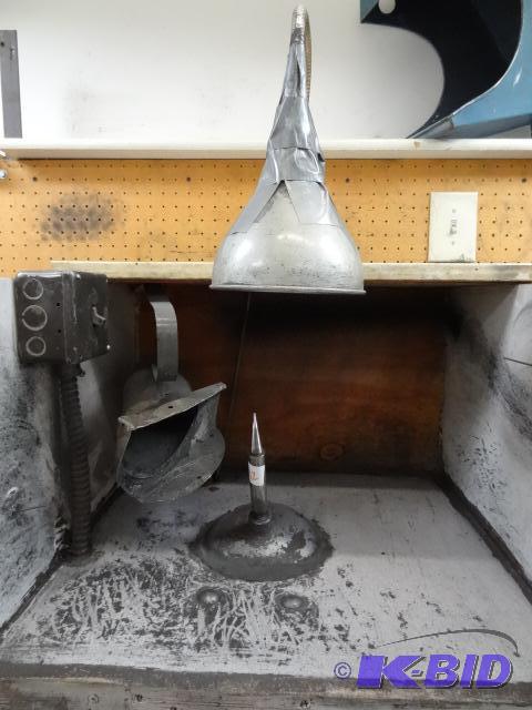 lot 12 image: Grinder polisher. Mounted on bench. Bench not...