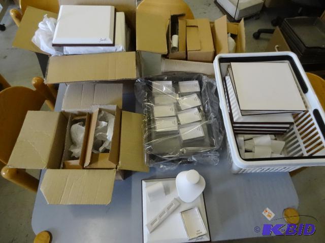 lot 121 image: Lot of misc jewelry display pieces...