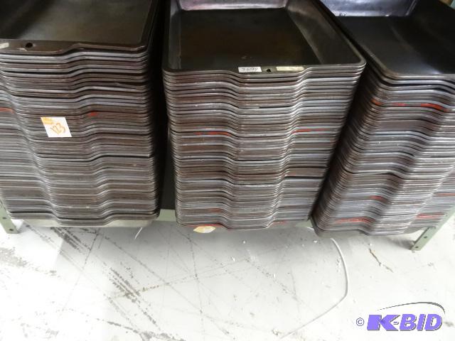 lot 123 image: Approx 180 metal baking pans. 8 x 12...