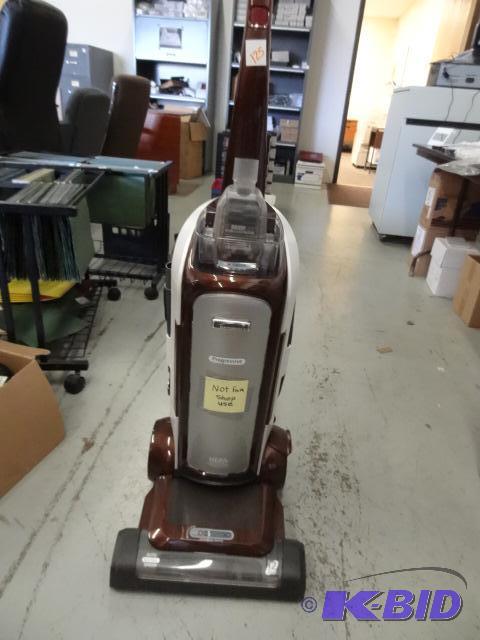 lot 125 image: Kenmore progressive 12 amp vacuum...