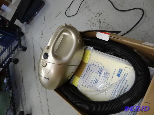 lot 127 image: Ultra big shark hand held vacuum...