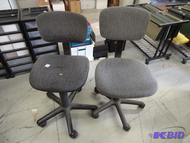 lot 139 image: 2 office chairs on wheels...