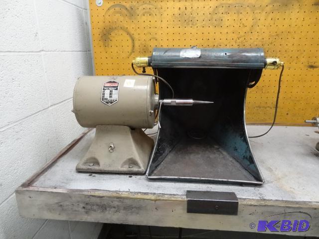 lot 14 image: Polishing lathe. 220 volt 3 phase. Bring tool...