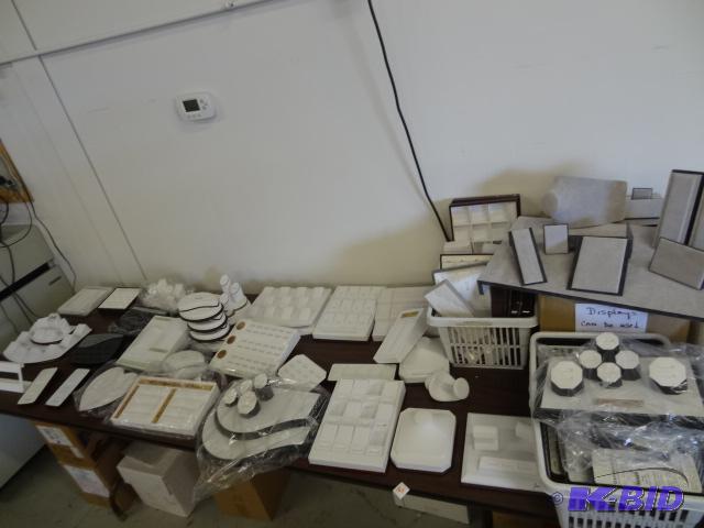 lot 165 image: Large qty of jewelry displays...