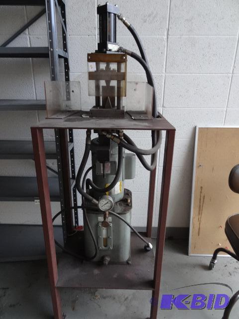 lot 2 image: Spruce cutter. 115208-230 volt. Working cond...
