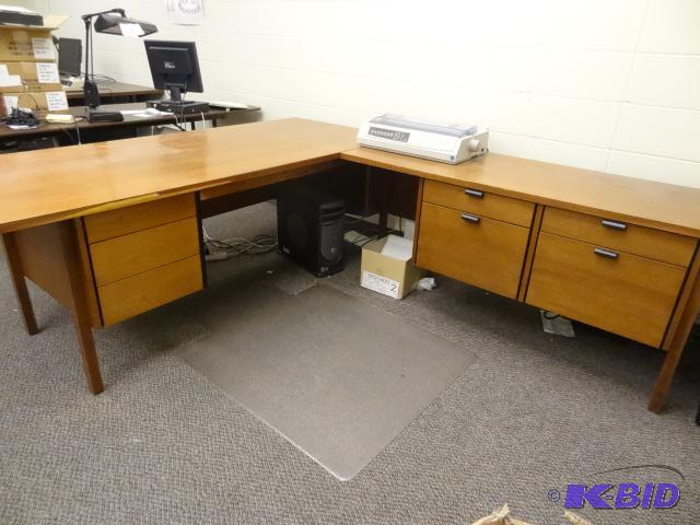 lot 207 image: L Shaped Wood Desk. 80 x 94. 7 Drawers. Bring...