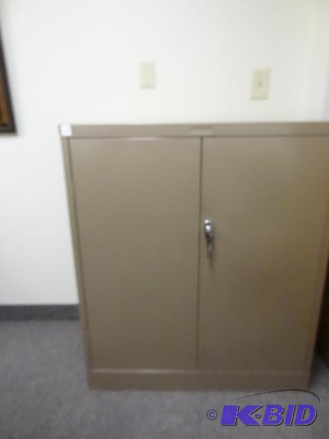 lot 225 image: Metal 2 door cabinet. 36 x 18 x 42. 2 Shelves...