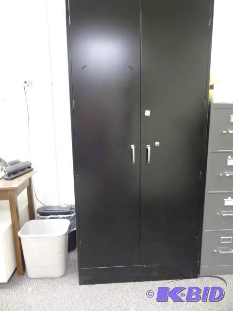 lot 229 image: Metal 2 door cabinet. 36 x 24 x 78. 5 shelf. ...
