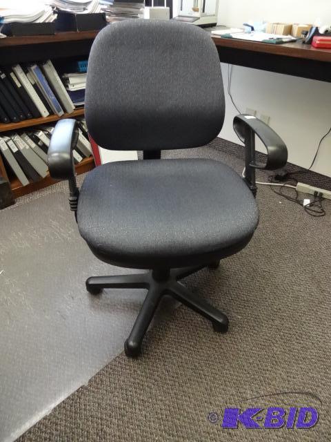 lot 237 image: Office chair on wheels....